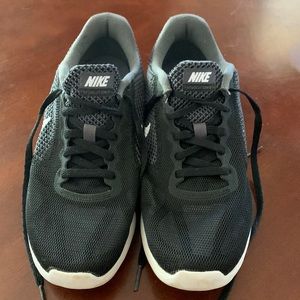 Nike Women’s Revolution 5 Running Shoes